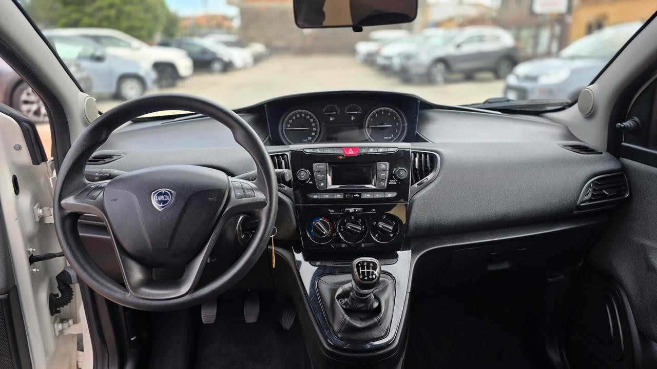 Lancia Ypsilon 1.0 FireFly 5 porte S&S Hybrid Ecochic Silver