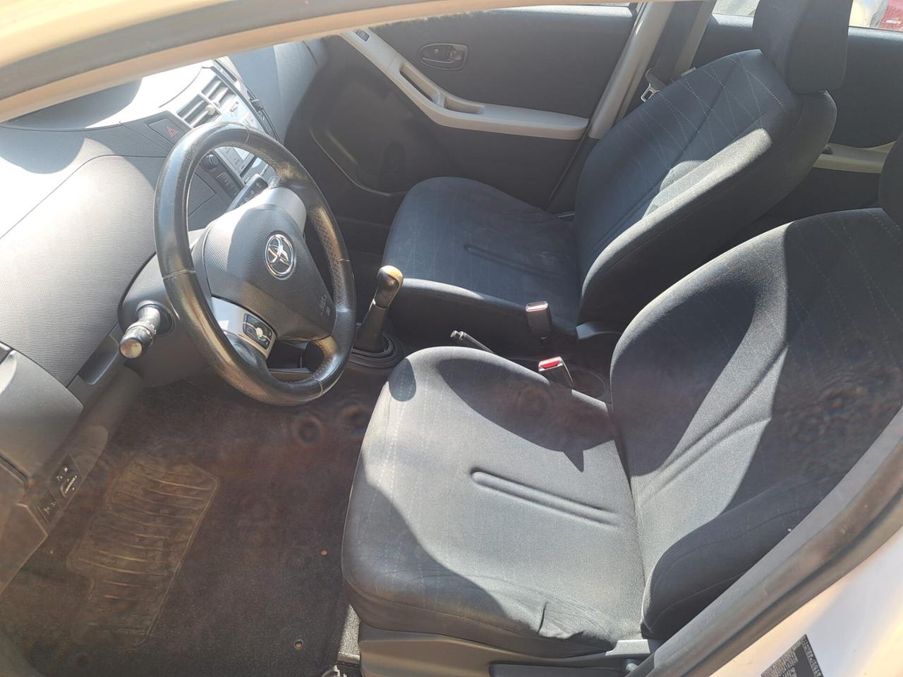Toyota Yaris 1.0 5 porte