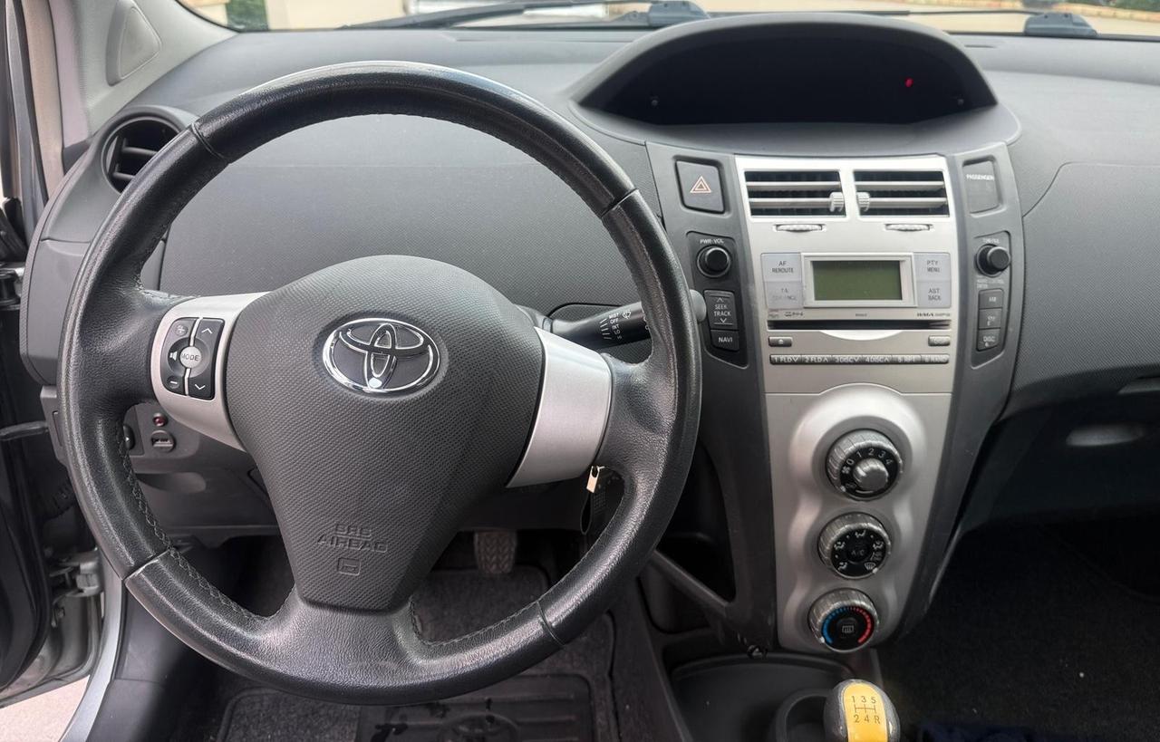 Toyota Yaris 1.0 5 porte