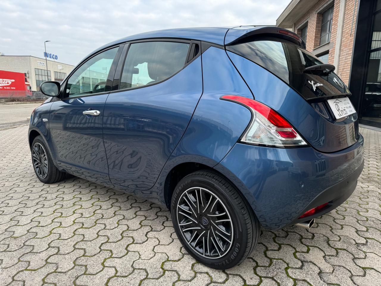 Lancia Ypsilon 1.0 FireFly 5 porte S&S Hybryd Gold