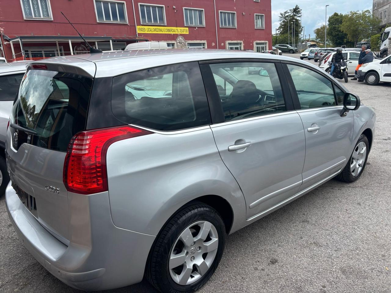 Peugeot 5008 1.6 HDi 112CV Premium 7 POSTI