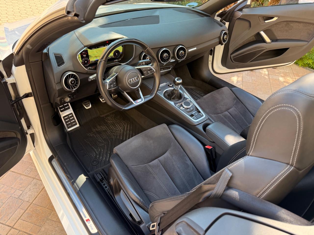 Audi TT Roadster 1.8 TFSI S line