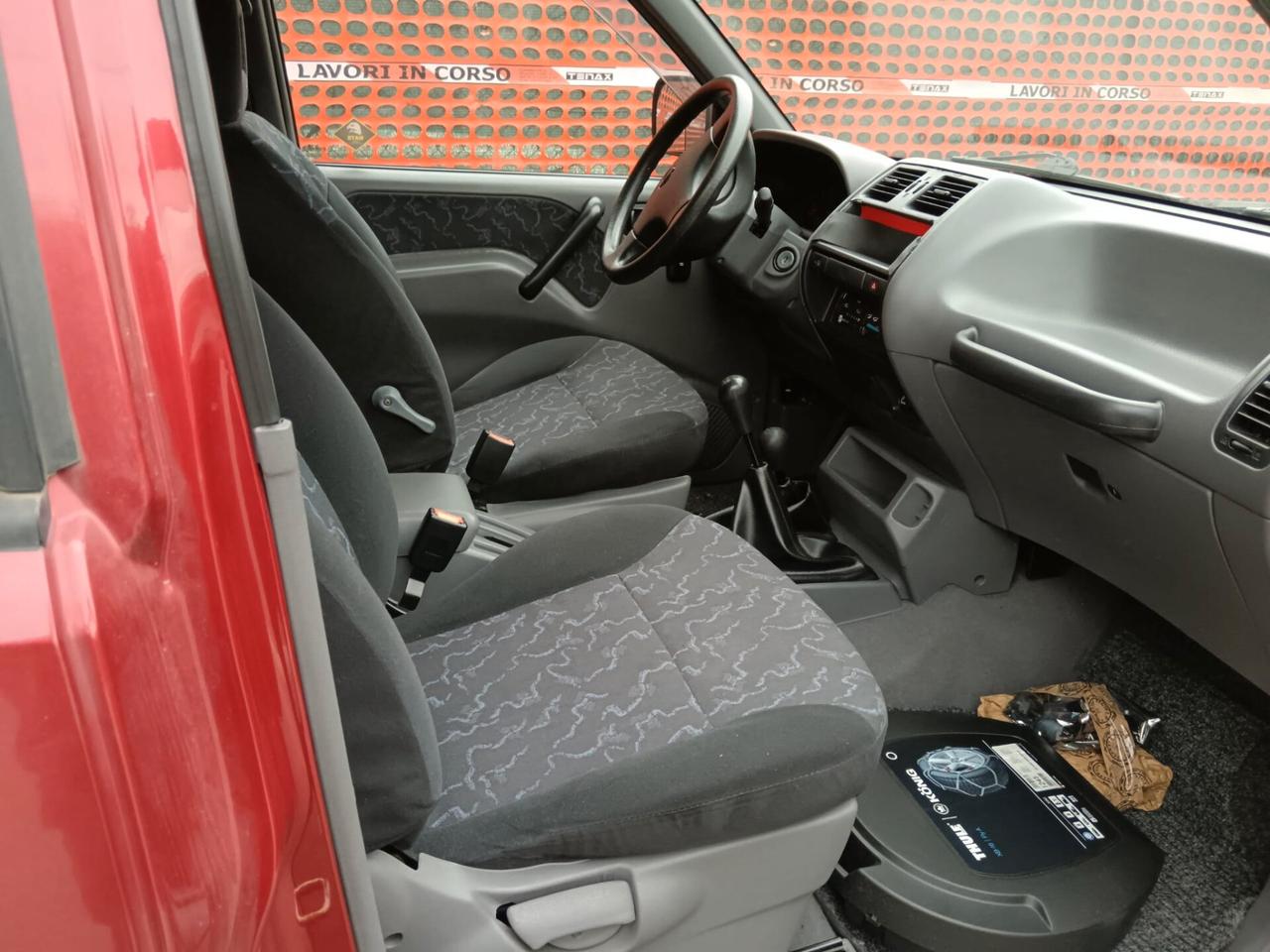 Nissan Terrano II 2.7 Tdi 3p. S Commercial