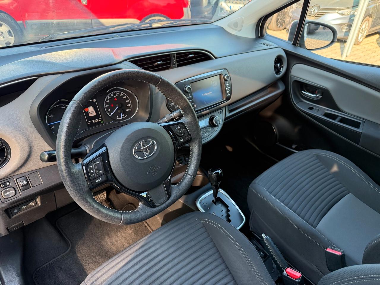 Toyota Yaris 1.5 Hybrid 5 porte Business