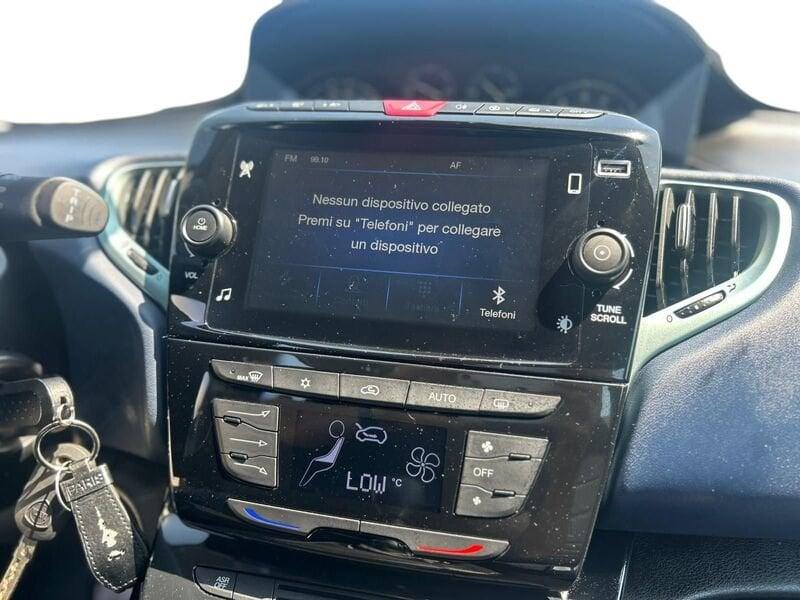 Lancia Ypsilon 1.0 FireFly 70cv Hybrid Platino