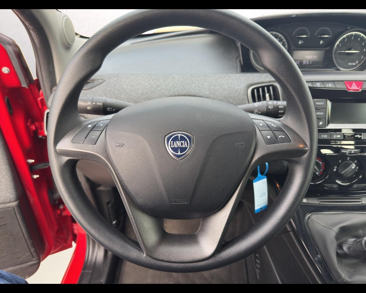 LANCIA Ypsilon 3ª serie - Ypsilon 1.0 FireFly 5 porte S&S Hybrid Ecochic Silver