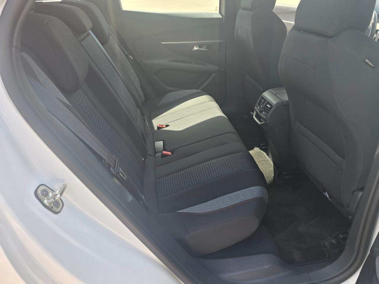 Peugeot 3008 BlueHDi 130 S&S Business