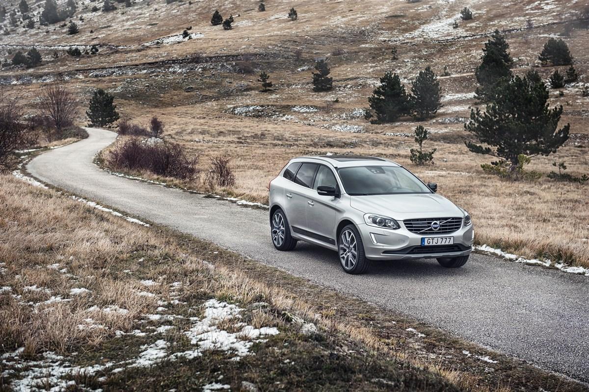 VOLVO XC60 II 2018 - XC60 2.0 b4 Business Plus awd geartronic my20