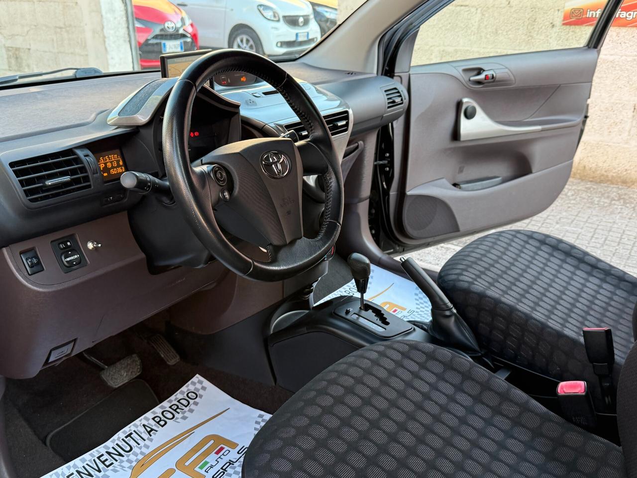 Toyota iQ 1.0 68CV Automatic *NAVI - 2009