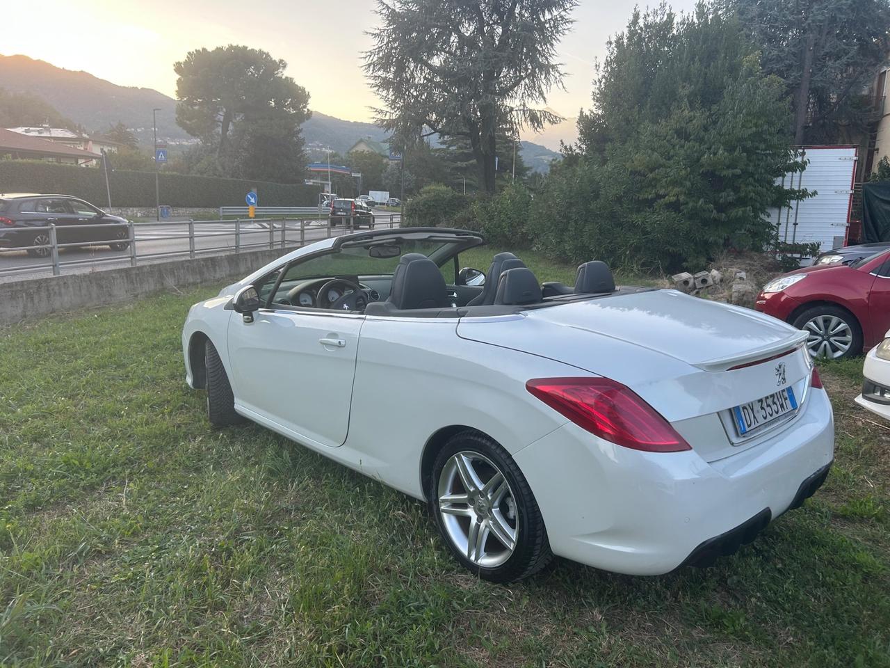 Peugeot 308 2.0 HDi 140CV CC Féline