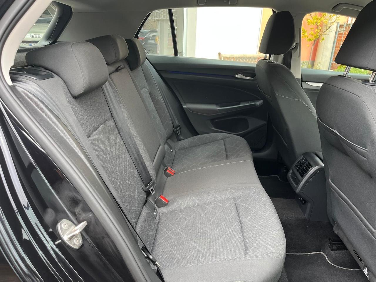 Volkswagen Golf 1.0 eTSI EVO DSG Life