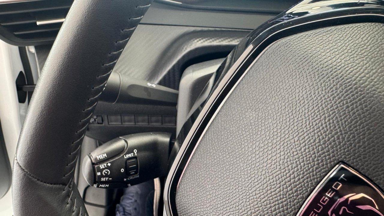 Peugeot 208 1.2 puretech Allure 100 Cv.