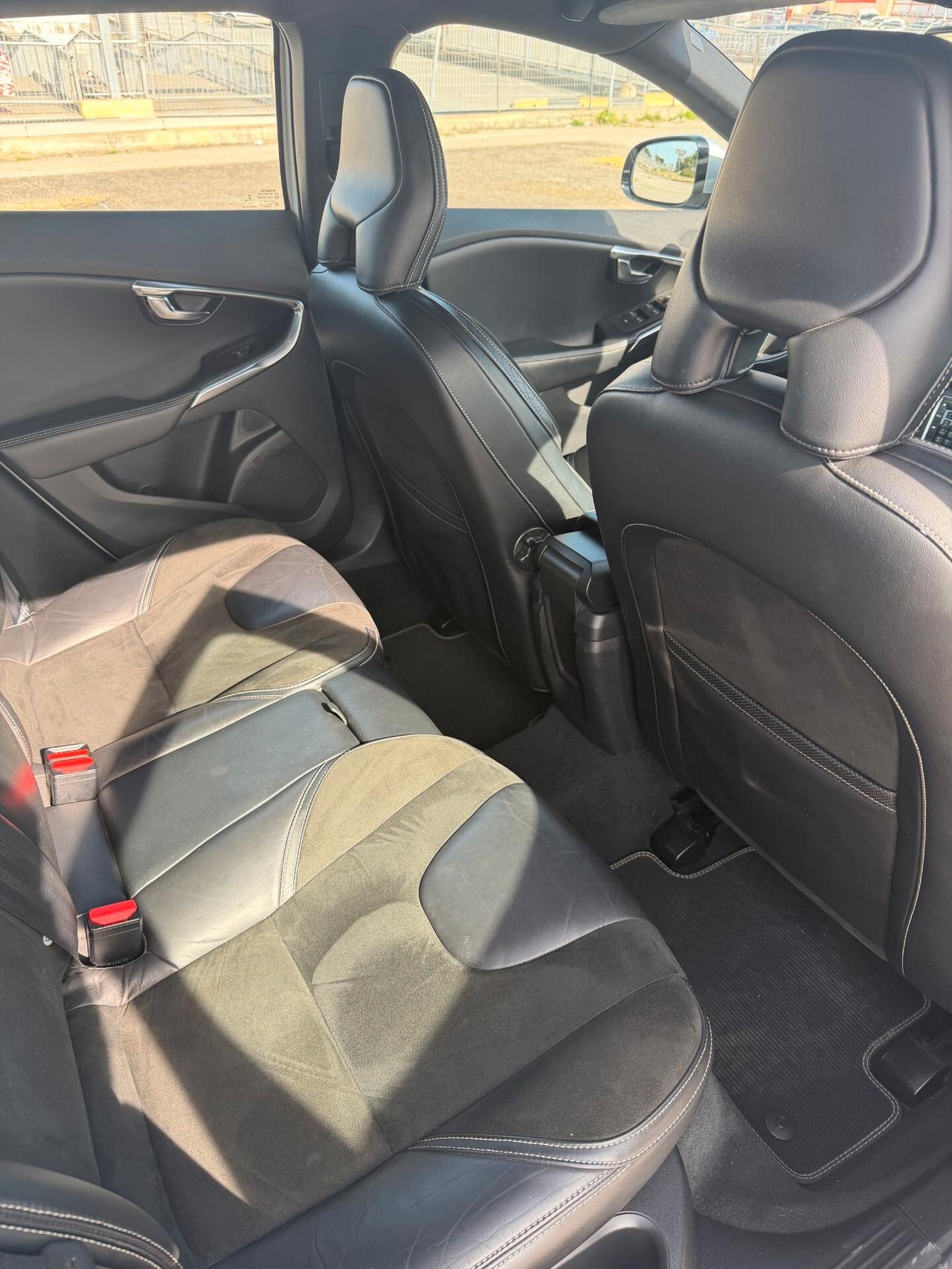 Volvo V40 D2 1.6 R-design Kinetic