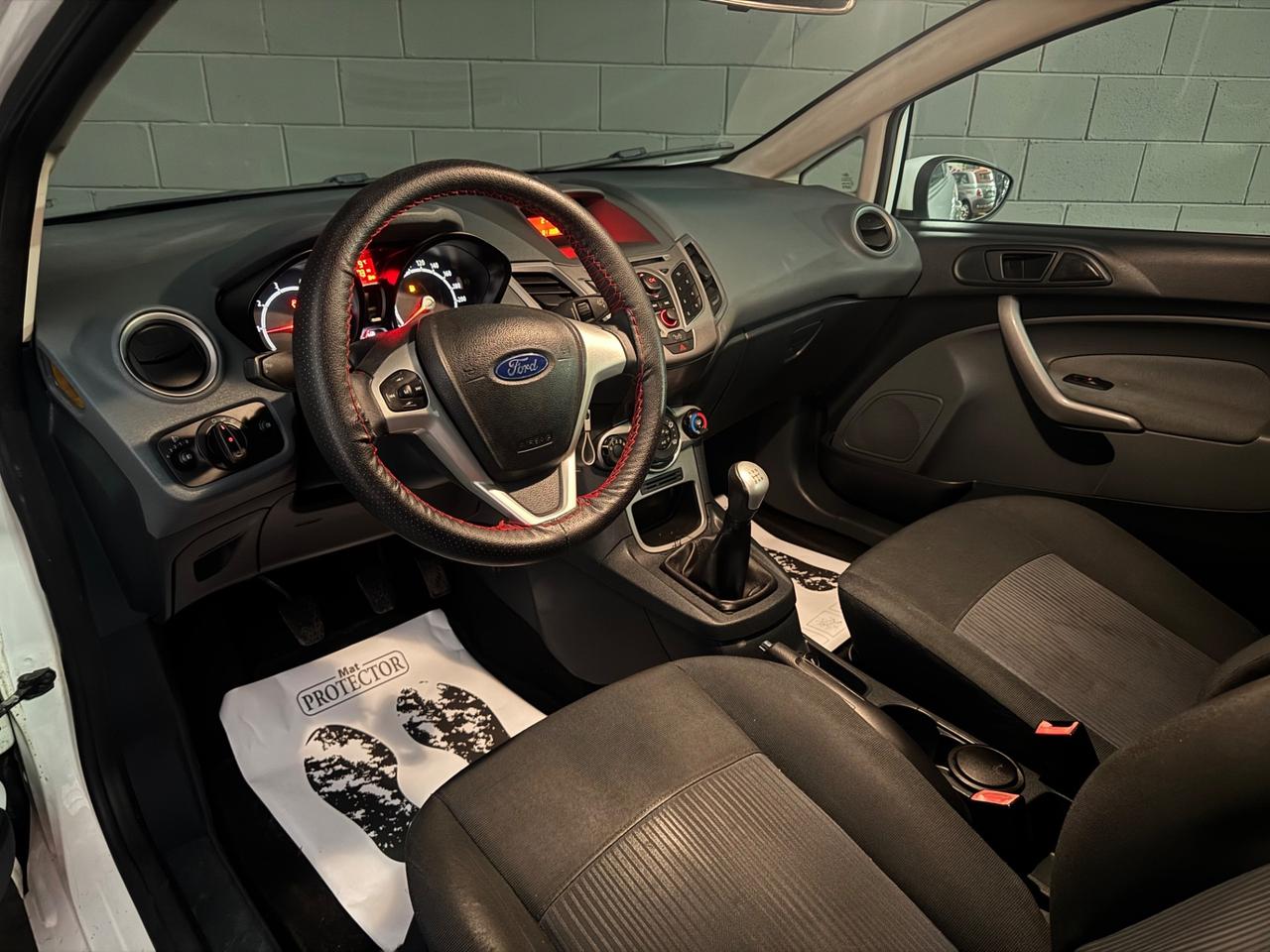 Ford Fiesta 1.2 82CV 3 porte Titanium UNICO PROPRIETARIO