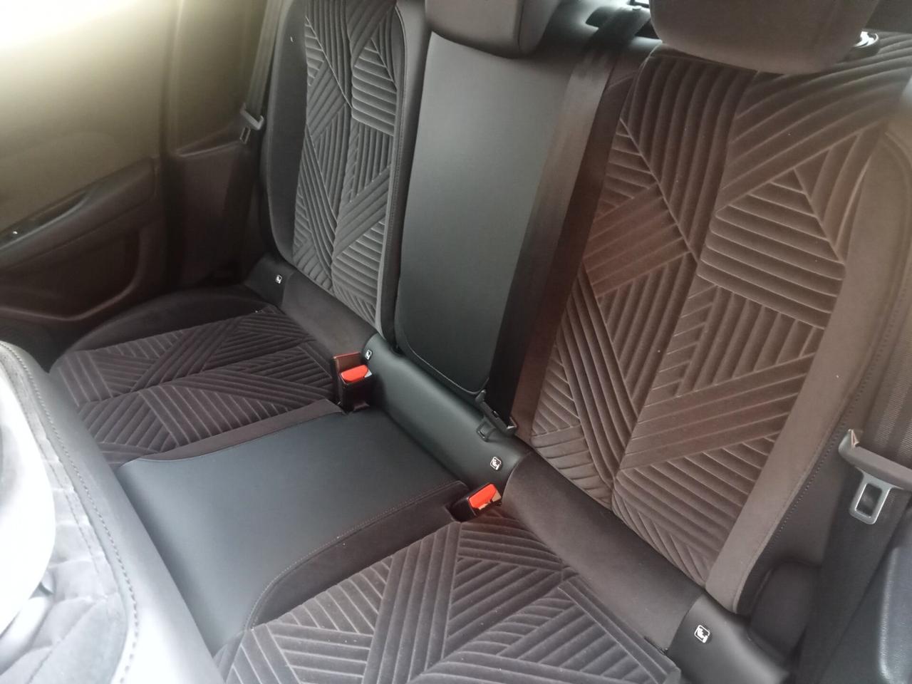Lancia Ypsilon Hybrid e-DCT LX 2024