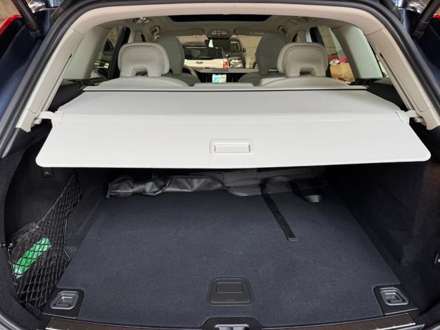 VOLVO XC60 B4 (d) AWD auto Ultimate Dark Gancio Originale