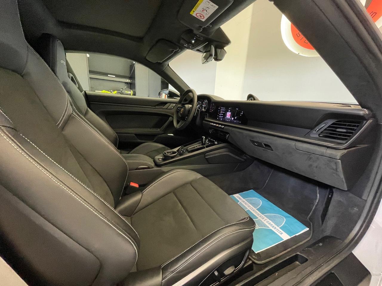 Porsche 911 Carrera 4 GTS