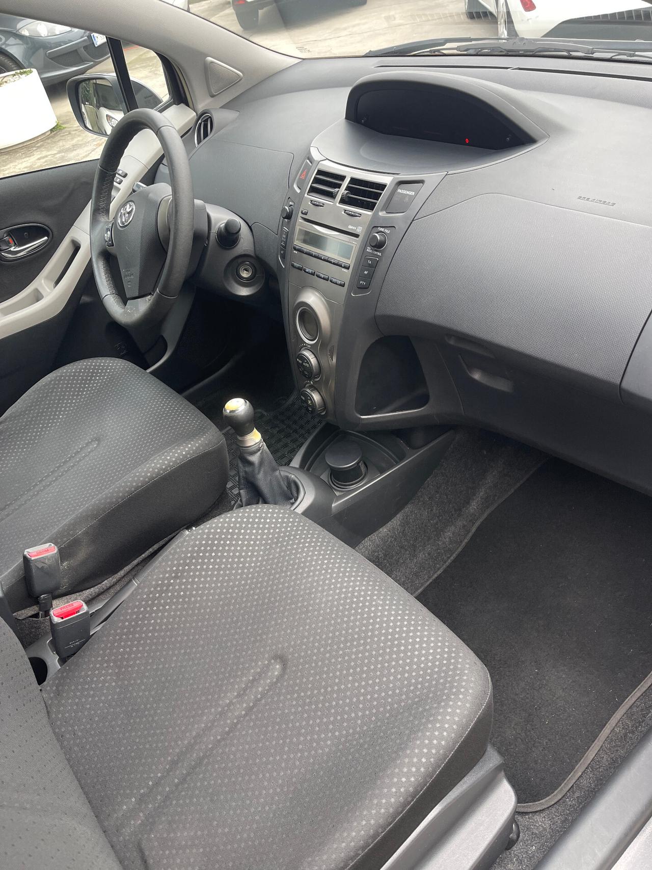 Toyota Yaris 1.0 5 porte