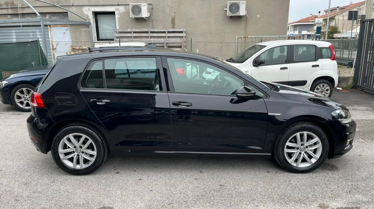 Volkswagen Golf 1.5 tgi Business 130cv dsg