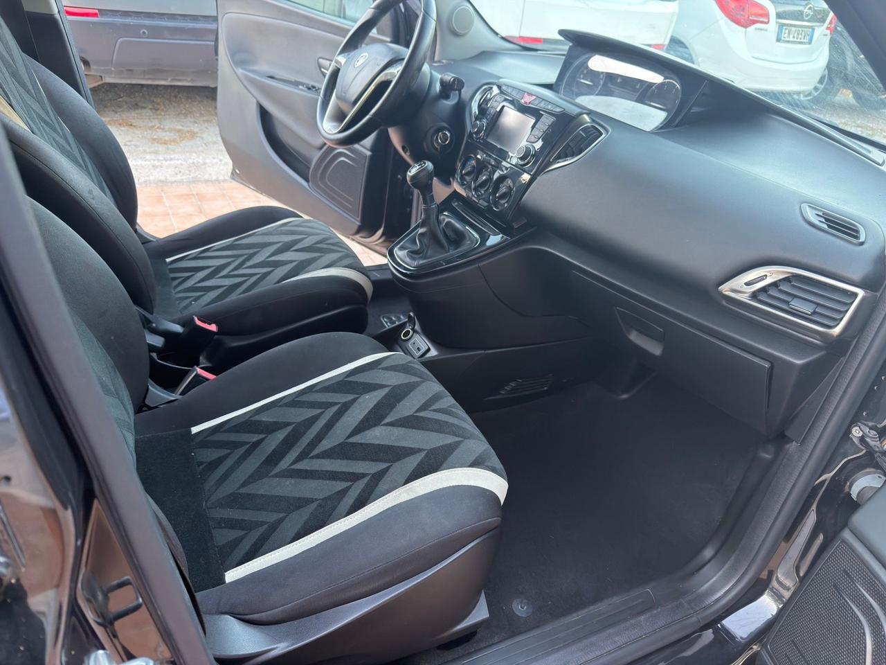 Lancia Ypsilon 1.3 MJT 16V 95 CV 5 porte S&S Silver