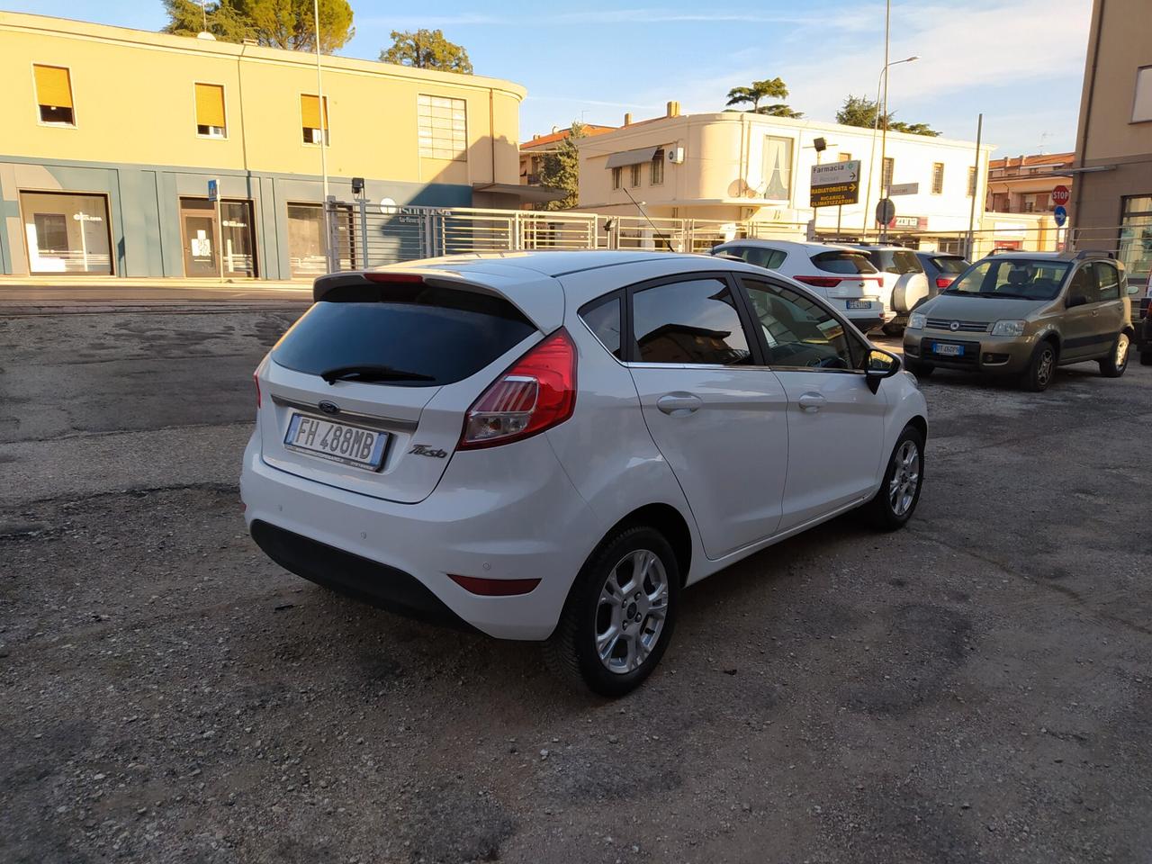 Ford Fiesta 1.4 5 porte Bz.- GPL Black & White Edition Neopatentati
