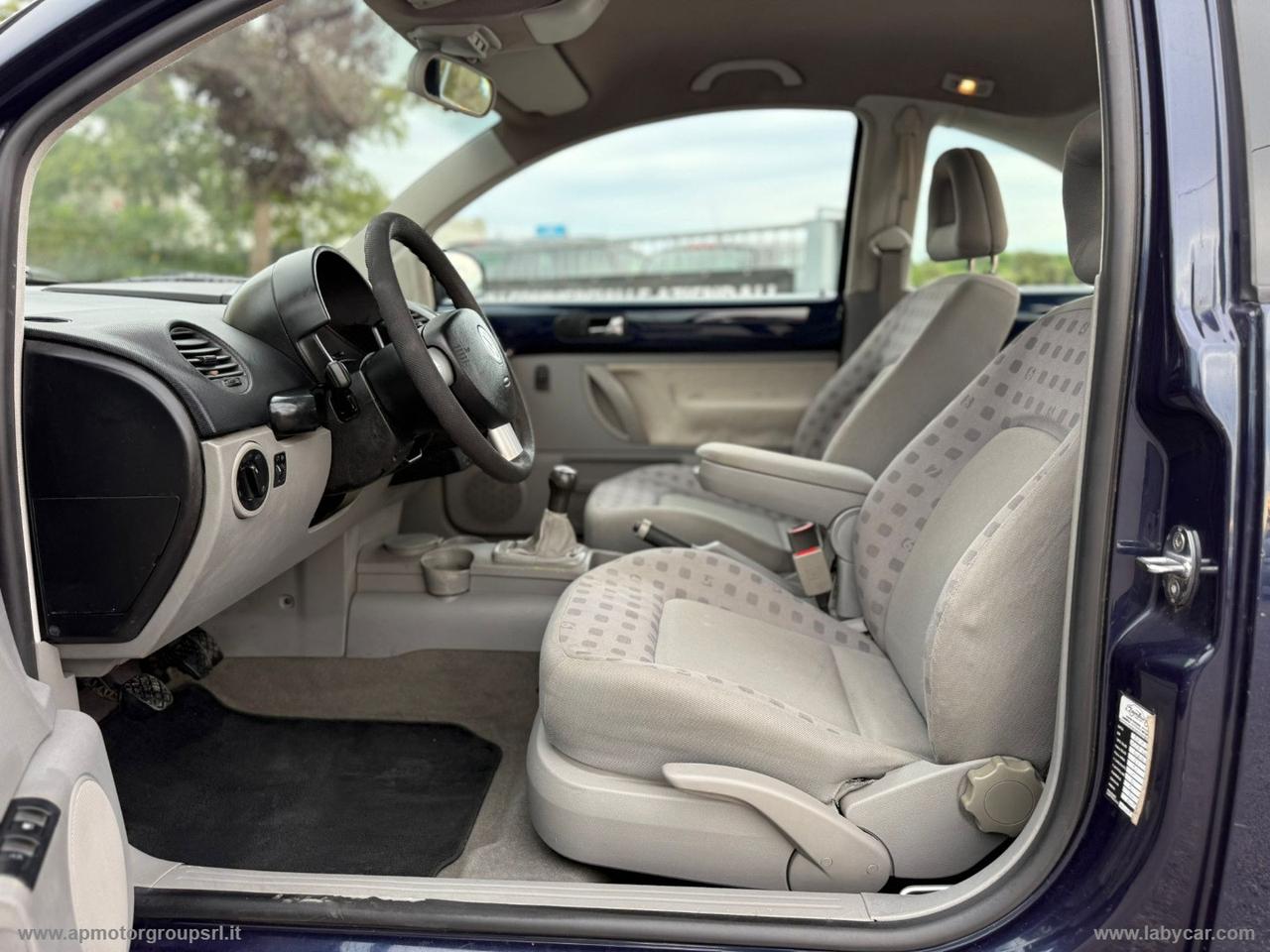 VOLKSWAGEN New Beetle 1.6