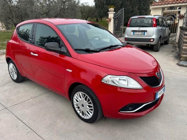 Lancia Ypsilon 1.2 69 CV 5 porte Silver