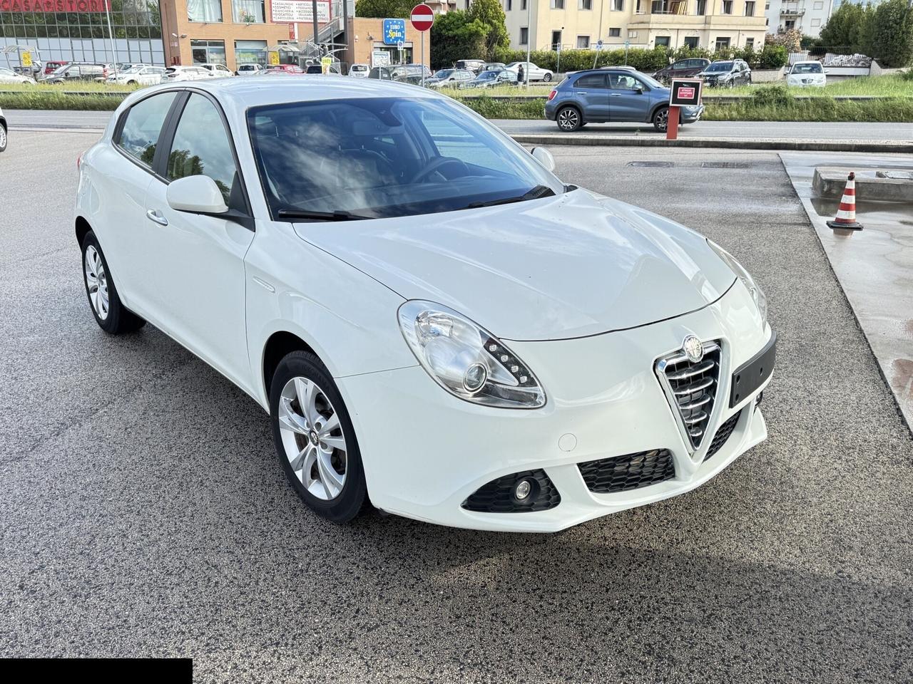 ALFA ROMEO GIULIETTA 1.6 SPORT INTERNI IN PELLE