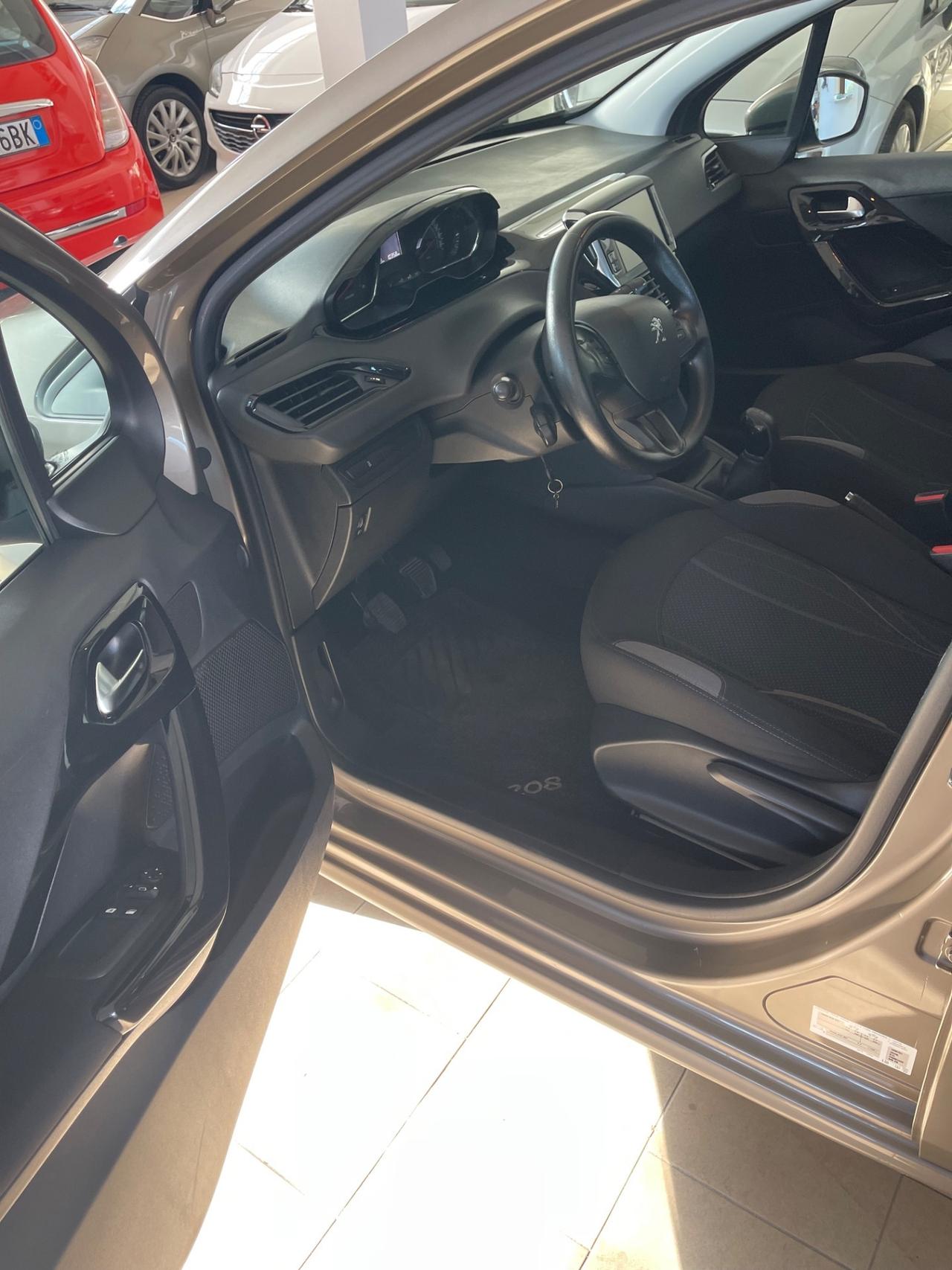 Peugeot 208 1.4 HDi 68 CV 5 porte Allure