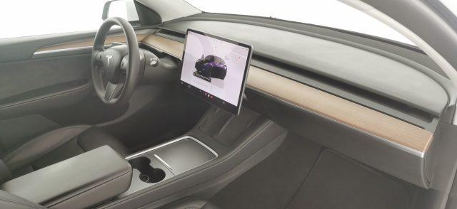 TESLA Model Y Performance Dual Motor AWD -con Autopilot avanzato
