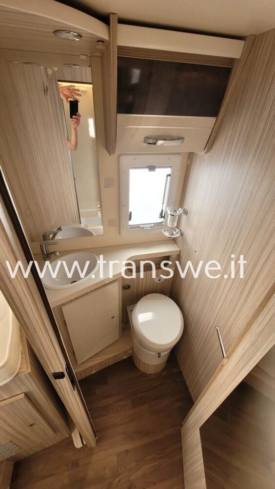 Elnagh T-Loft 532 con letti gemelli e dinette face to