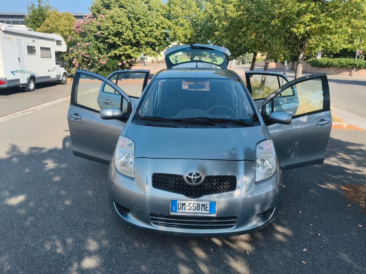 Toyota Yaris 1.0 5 porte SOLAMENTE 119.000 KM
