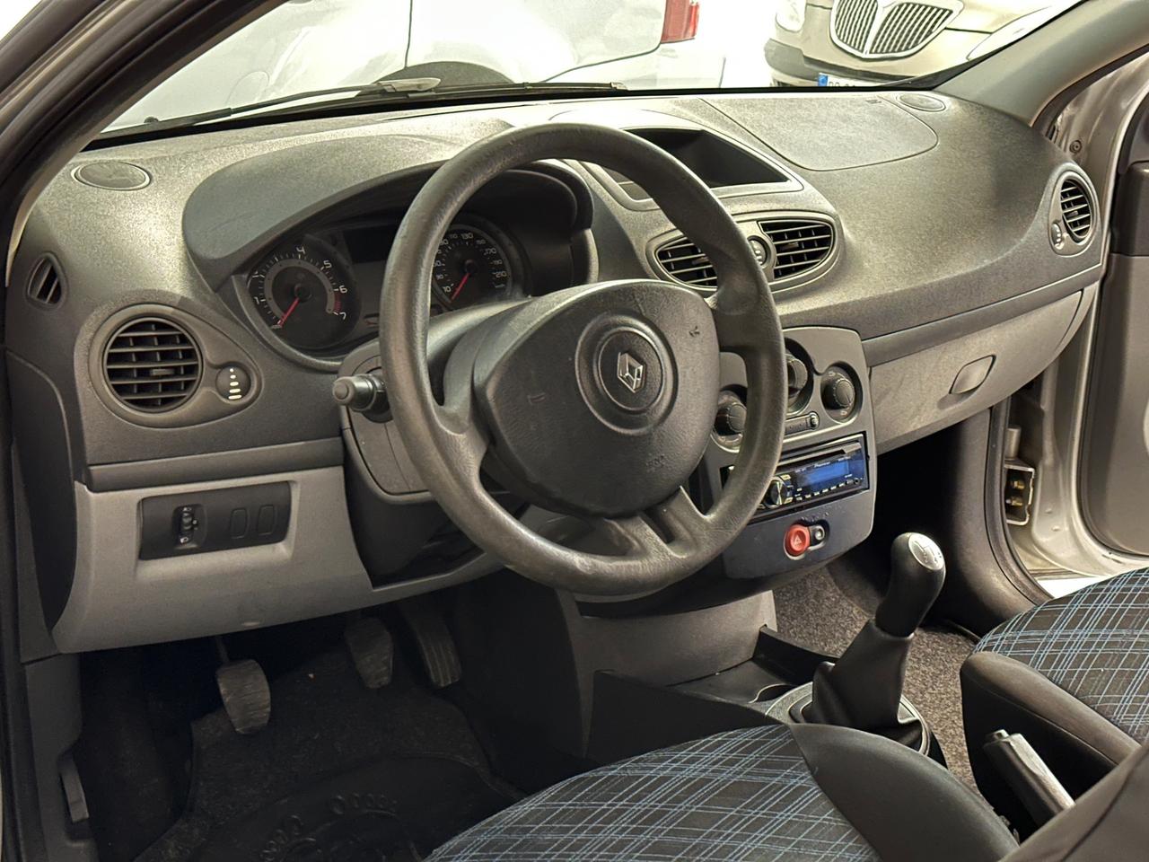 Renault Clio 1.2 16V 3 porte Neopatentati