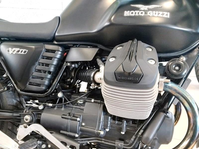 Moto Guzzi V7 II Stone