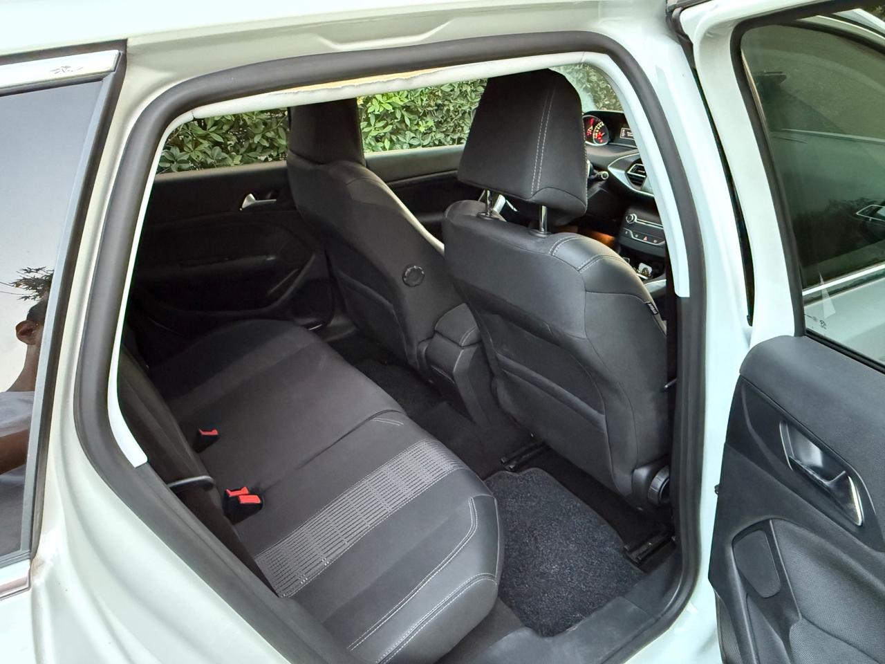 Peugeot 308 BlueHDi 130 S&S SW Allure bianco perla