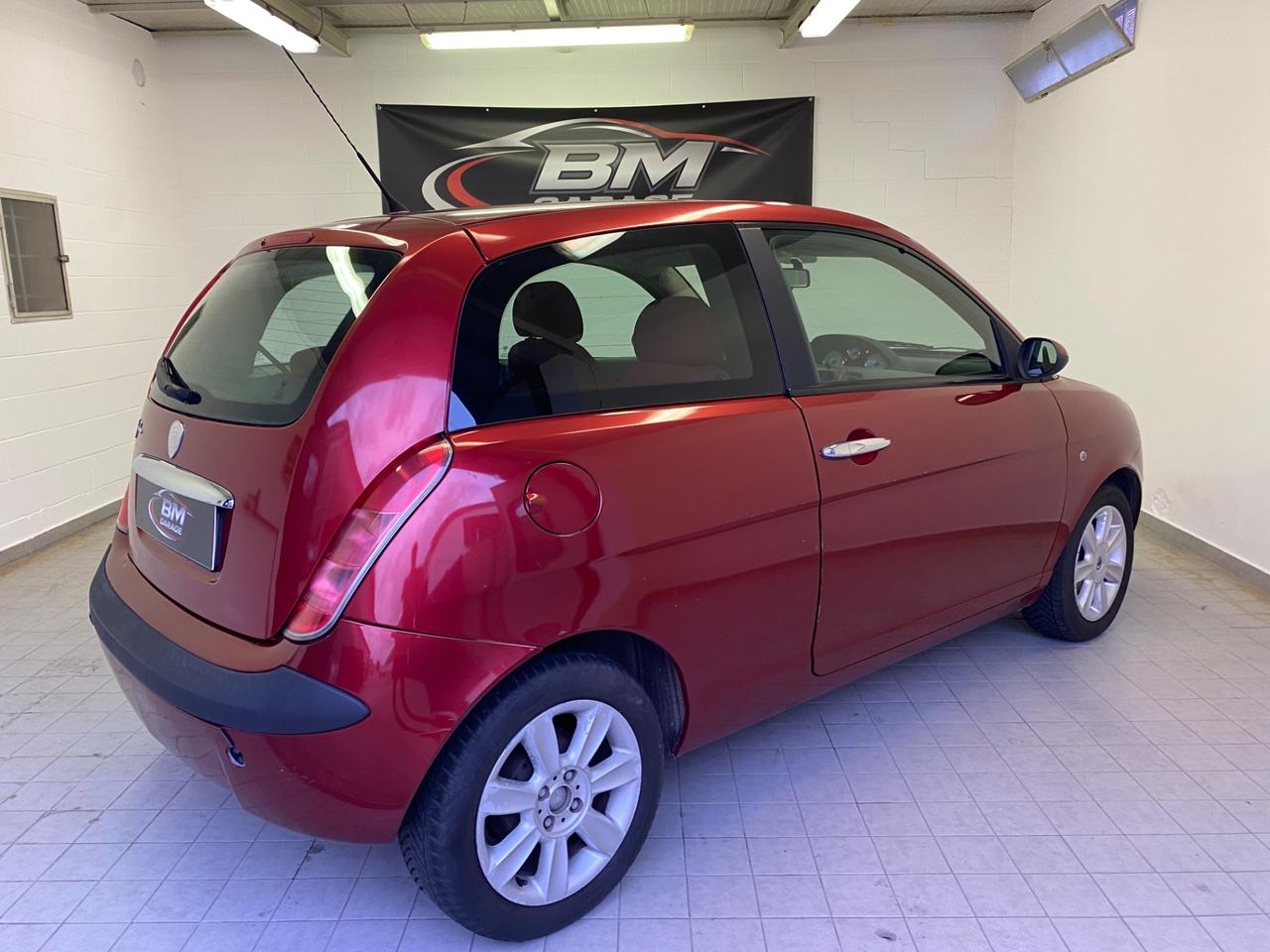 Lancia Ypsilon 1.2 16V Platino