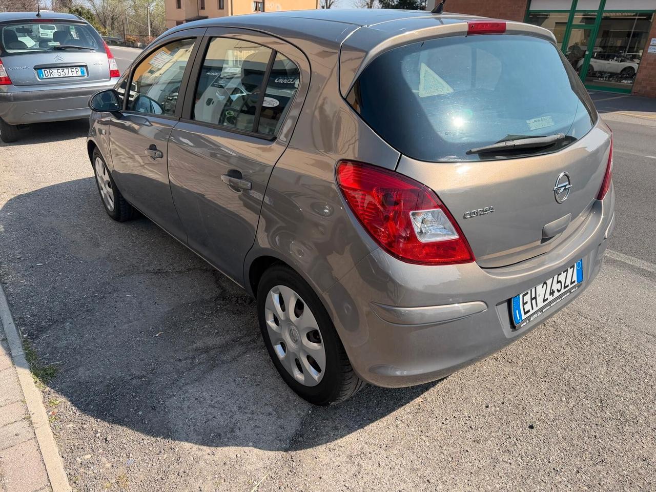 Opel Corsa 1.2 5P. Cosmo