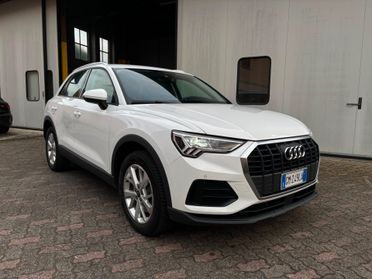 Audi Q3 45 TFSI e S tronic Business