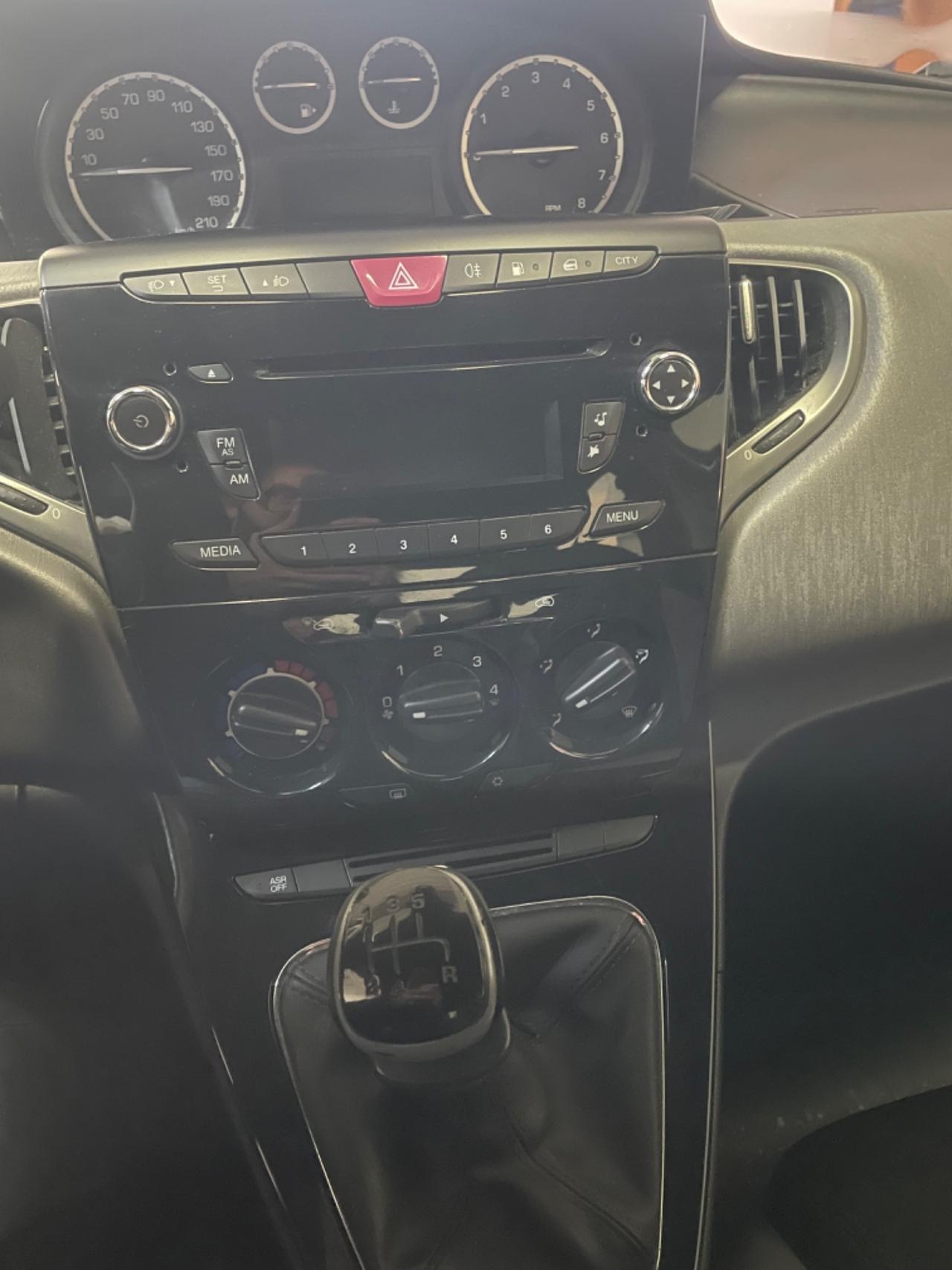 Lancia Ypsilon 0.9 TwinAir 85 CV 5 porte Metano Ecochic Gold