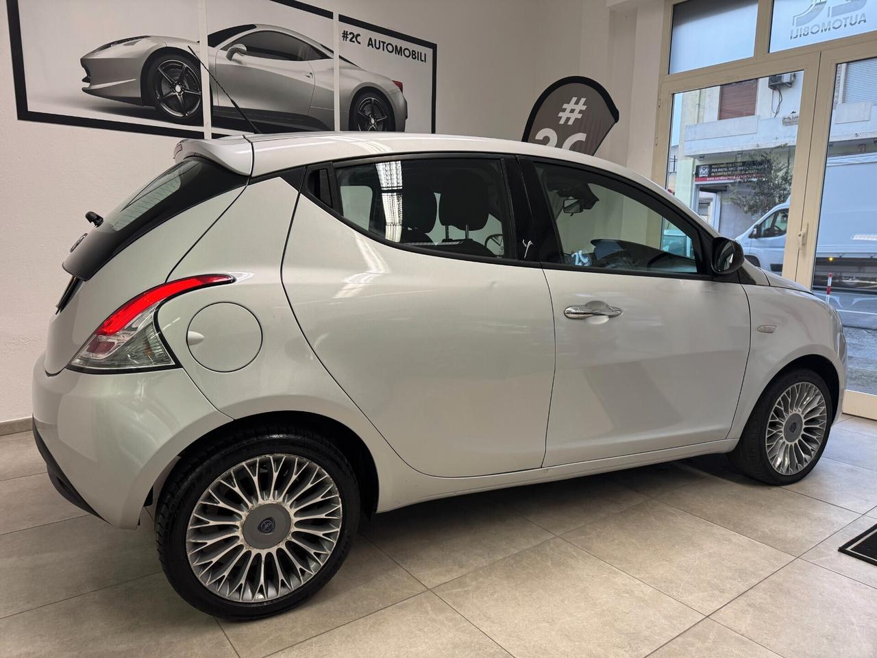 Lancia Ypsilon / 1.2cc 69cv /Benzina/ neopatentati