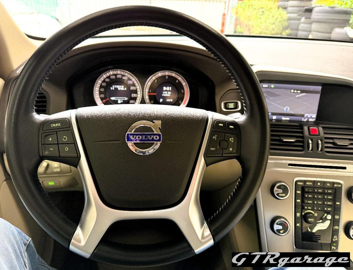 VOLVO - XC60 - D3 AWD Geartronic Momentum