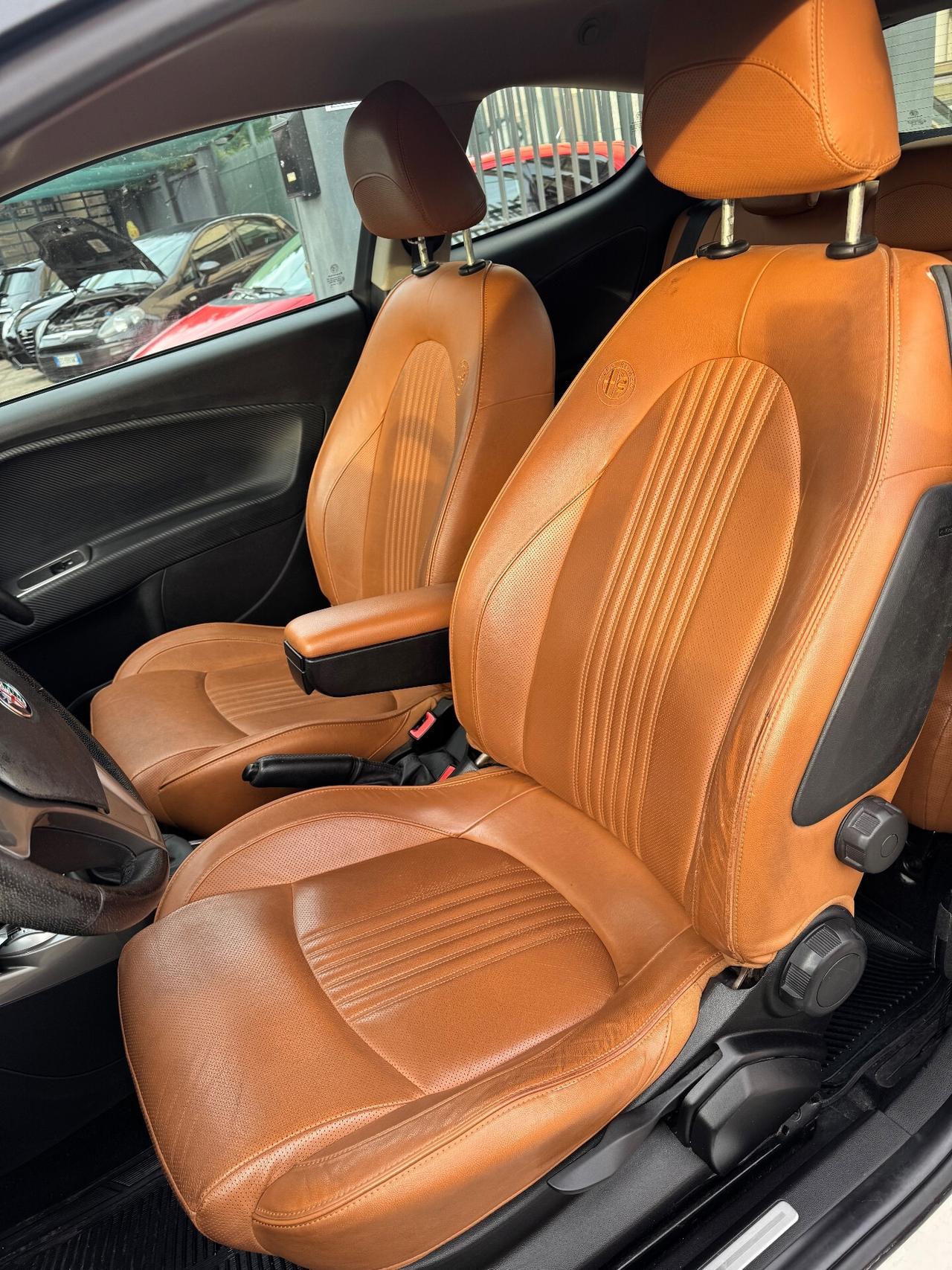 Alfa Romeo MiTo 1.4 78 CV Distinctive pelle Frau