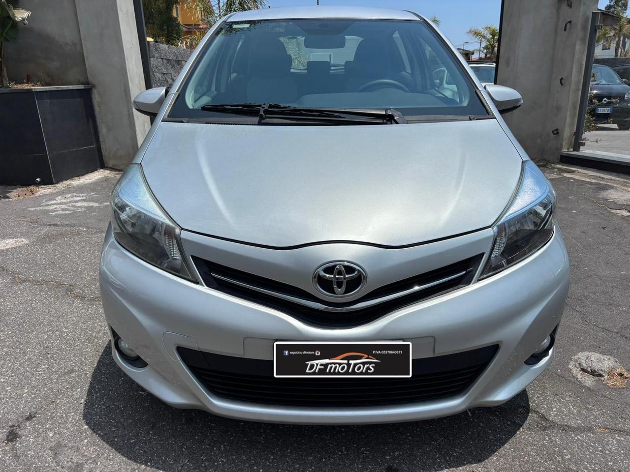 Toyota Yaris 1.4 D-4D 5 porte Lounge-2013