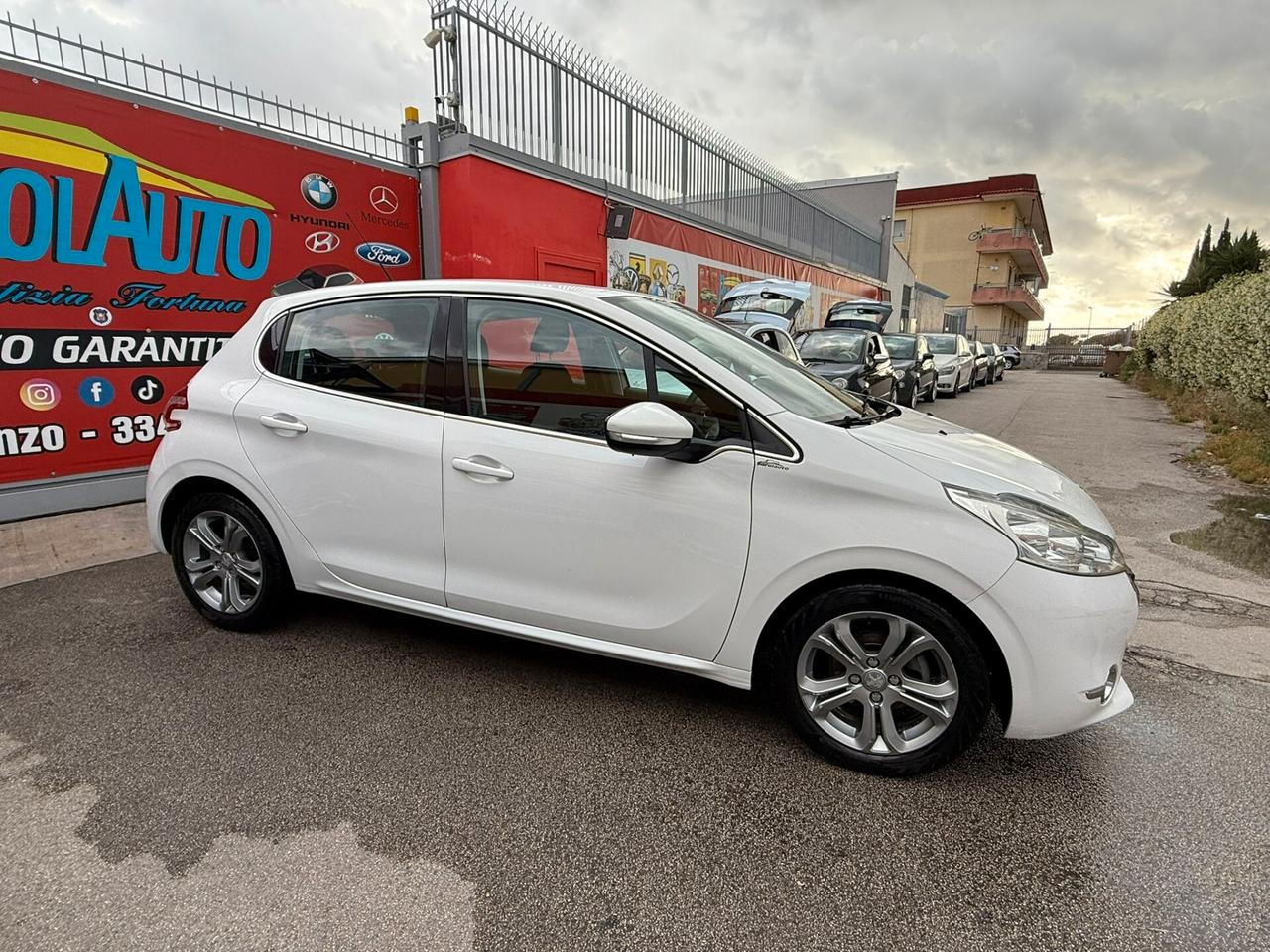 Peugeot 208 1.4 HDi 68cv Allure - 2014