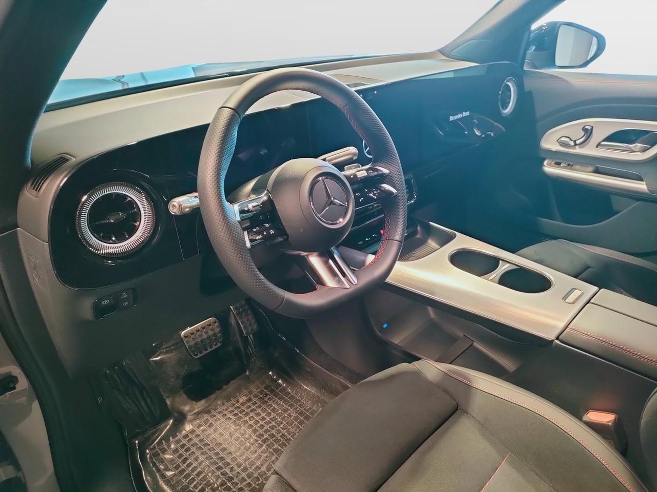 Mercedes-Benz GLB 250+ con tecnologia EQ