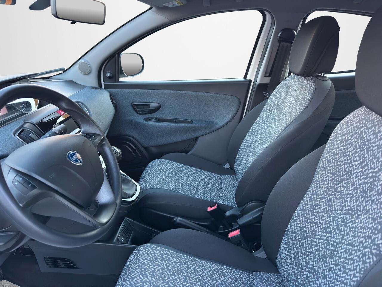Lancia Ypsilon 1.0 FireFly 5 porte S&S Hybrid Ecochic Silver