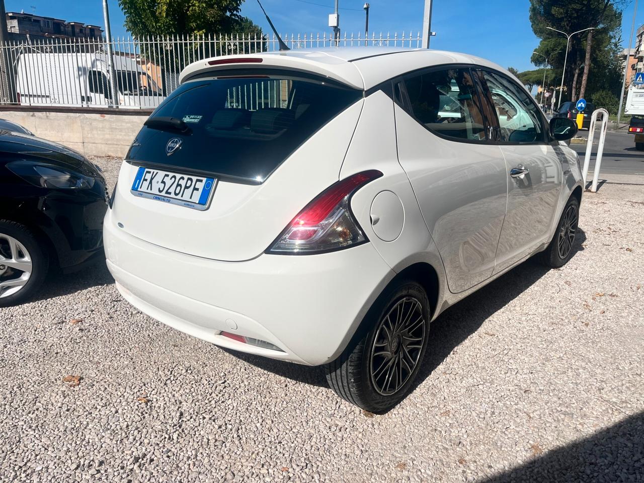 Lancia Ypsilon 1.2 69 CV 5 porte KM CERTIFICATI 2017