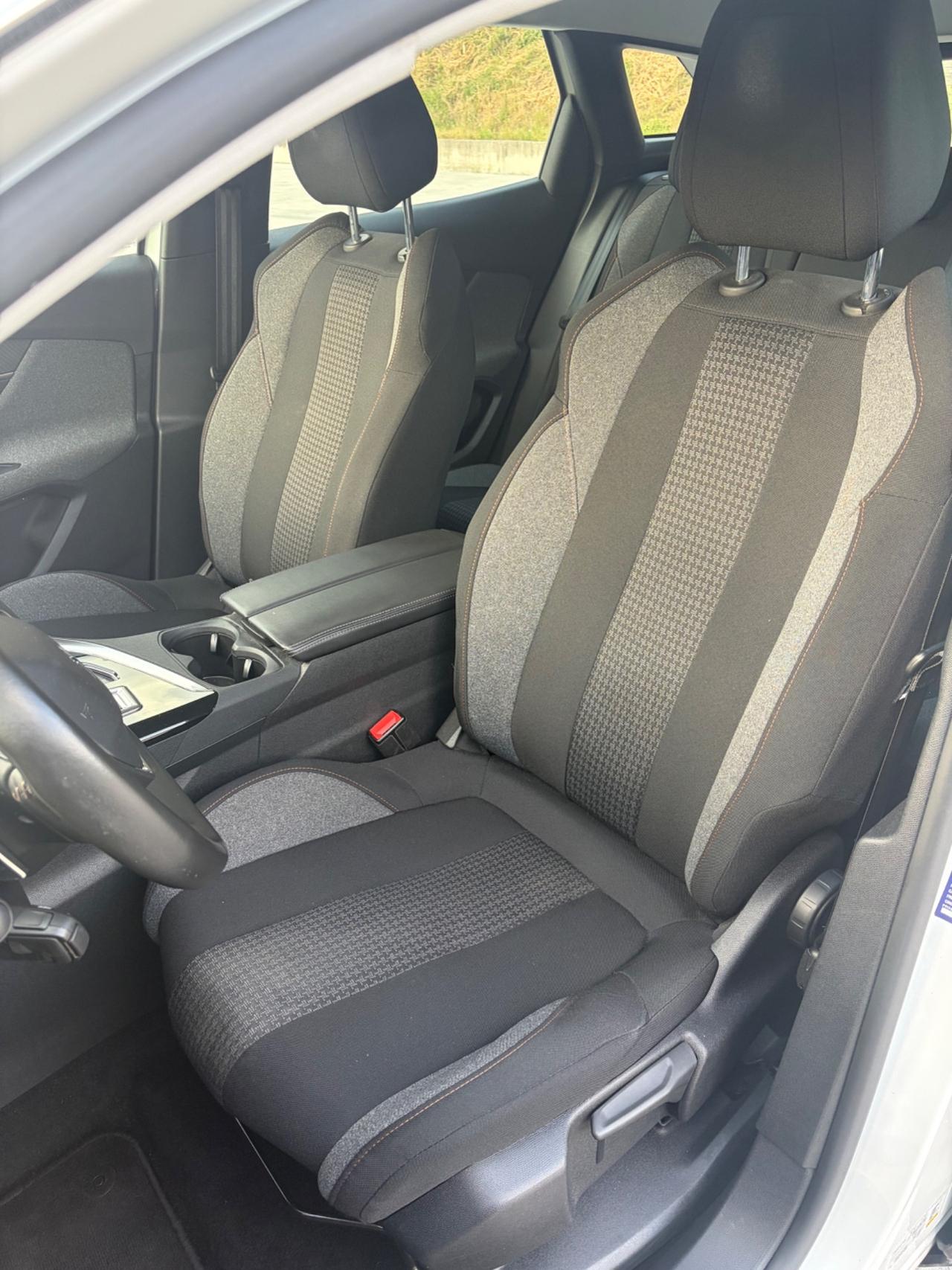 PEUGEOT 3008 BLUE HDI 2022
