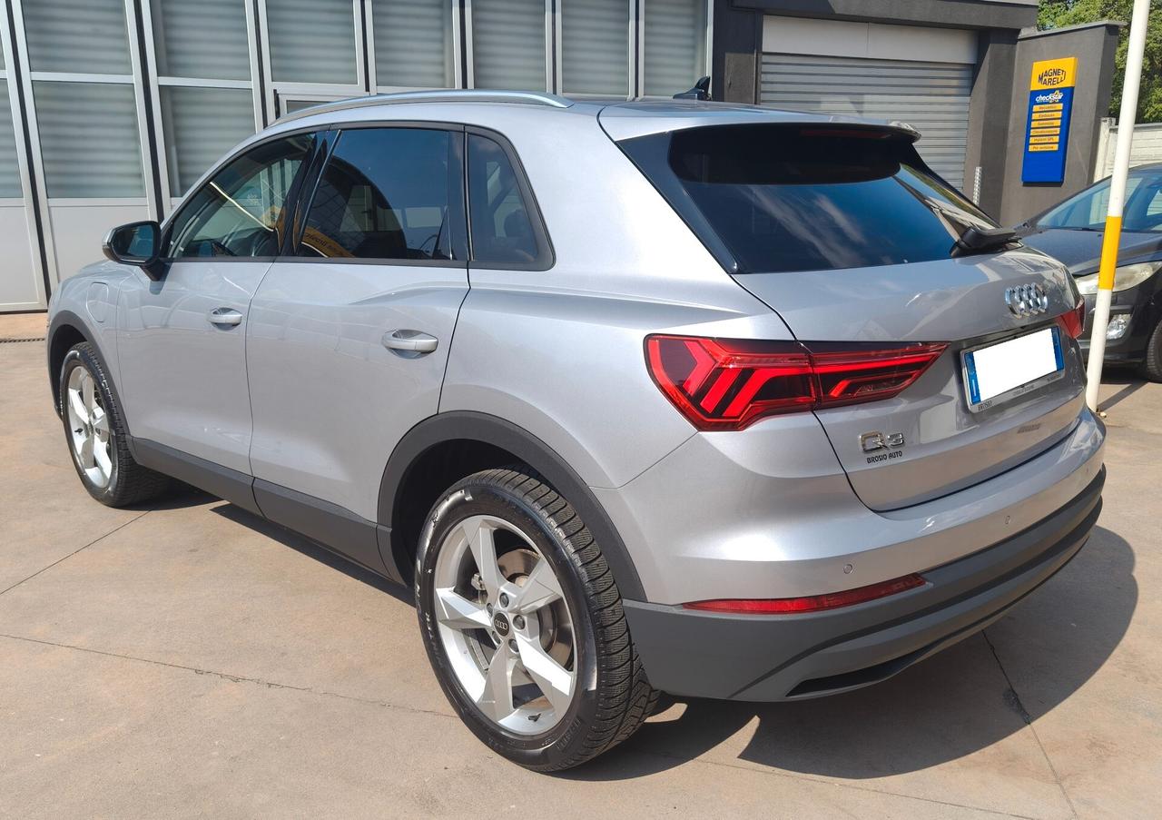 Audi Q3 45 TFSI e S tronic Business