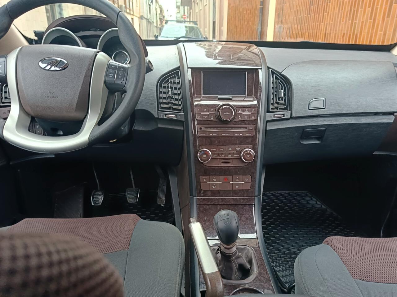 Mahindra XUV500 2.2 16V AWD W6